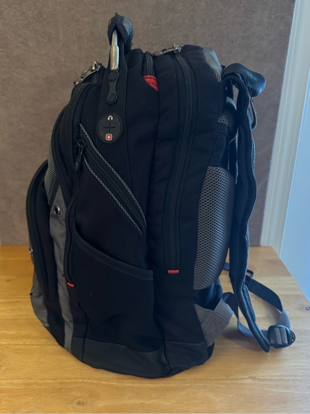 Wenger Synergy Backpack - Picture 8 of 13